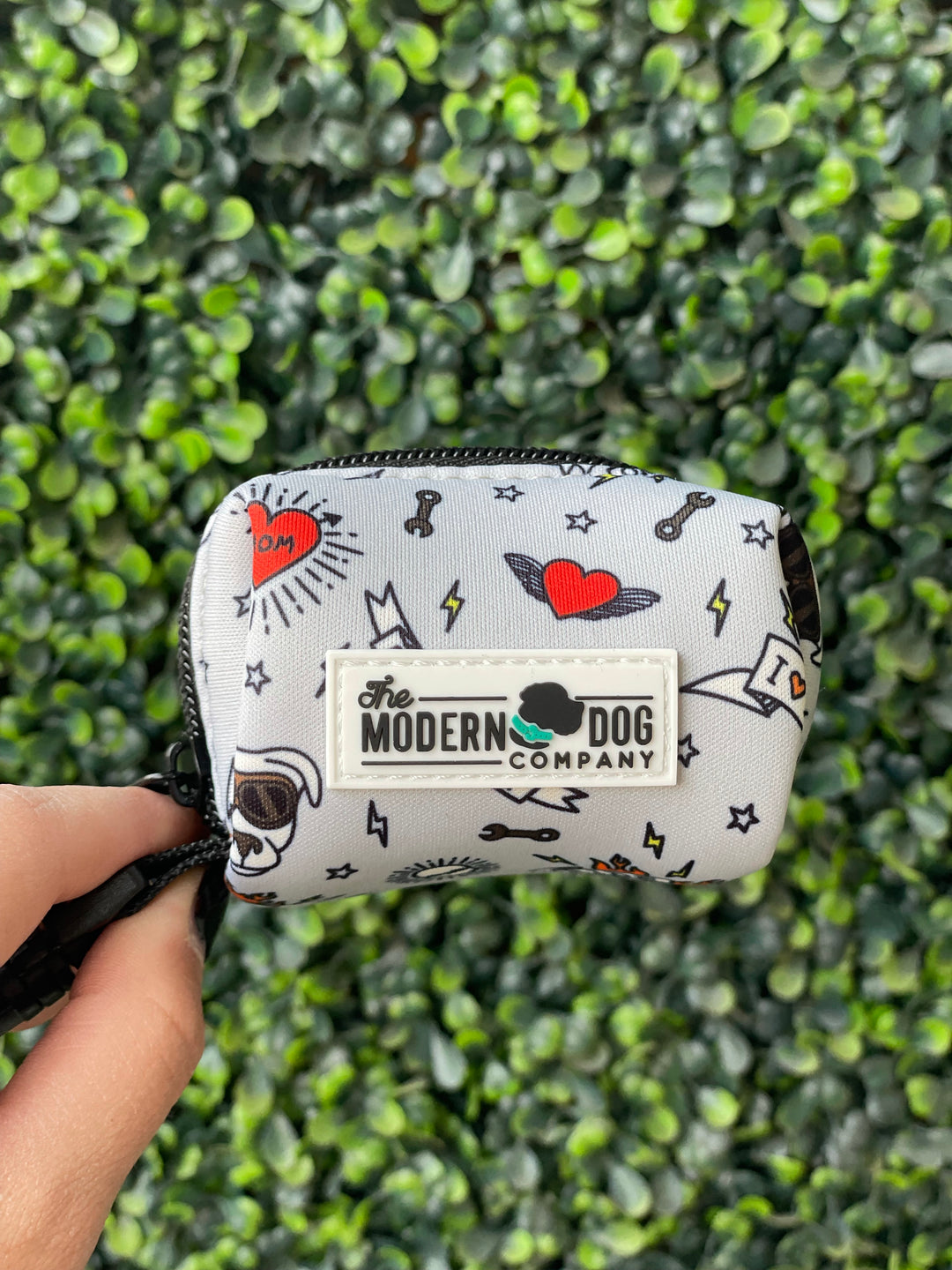 The Modern Dog Company - Soporte para bolsas de excrementos Bad to the Bone